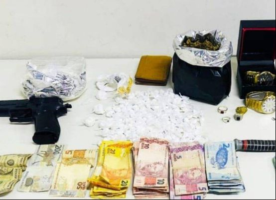 Homem é preso com drogas e arma durante operação policial em Irecê