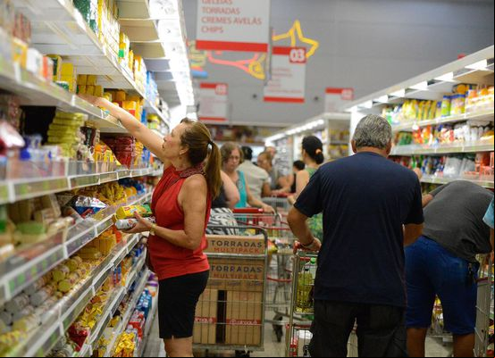 Inflação perde força pelo 2º mês seguido e fecha abril em 0,43%