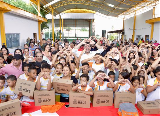 Irecê inicia entrega de kits escolares para alunos da rede municipal