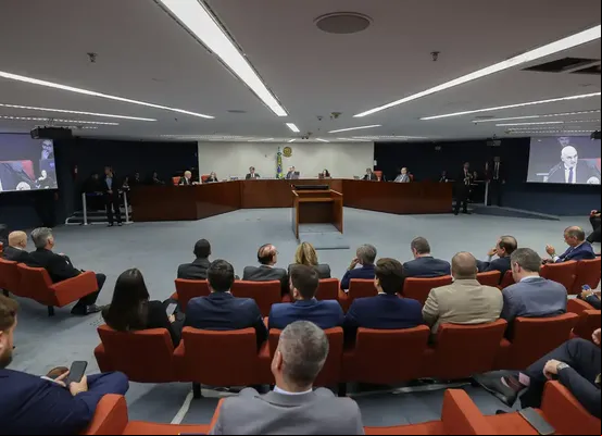 Por unanimidade, turma do STF torna Bolsonaro e mais 7 réus por golpe