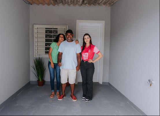 Prefeitura de Luís Eduardo Magalhães entrega casas reformadas a mais duas famílias pelo Programa Meu Lar
