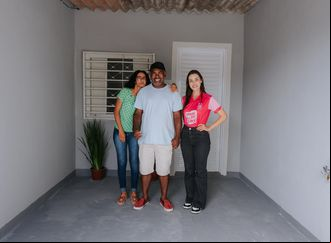 Prefeitura de Luís Eduardo Magalhães entrega casas reformadas a mais duas famílias pelo Programa Meu Lar